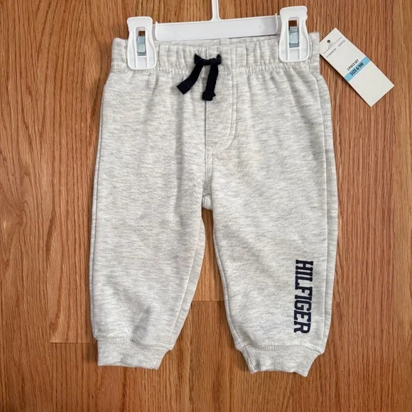 Tommy Hilfiger Baby Boy 2 Piece Outfit Set - Picture 5 of 12